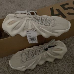 Yeezy Cloud White 450 Never Worn